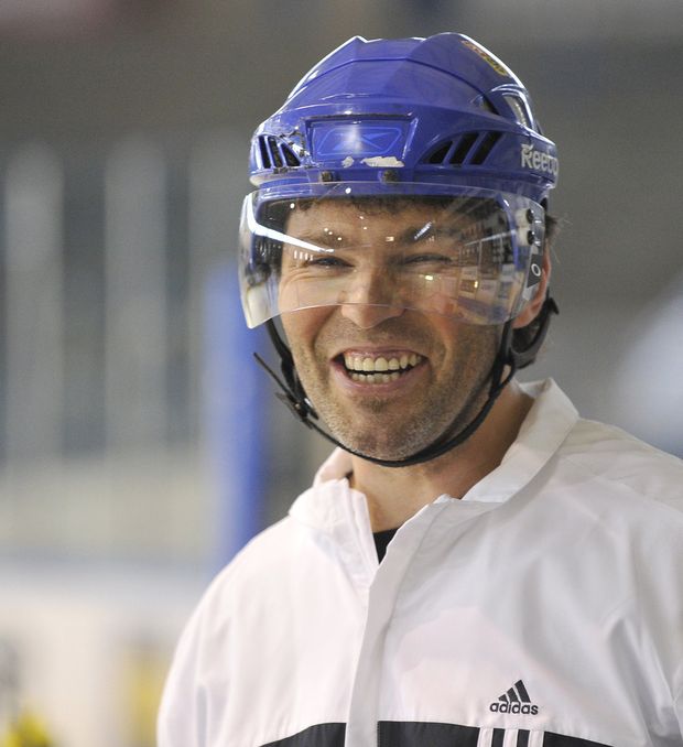 Jaromír Jágr se vrátil z dovolené v Mexiku a s Kladnem absolvoval první trénink na ledě Jaromír Jágr se vrátil z dovolené v Mexiku a s Kladnem absolvoval první trénink na ledě