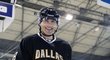 Hokejový útočník Jaromír Jágr se usmívá při reklamním focení v dresu jeho nového týmu
