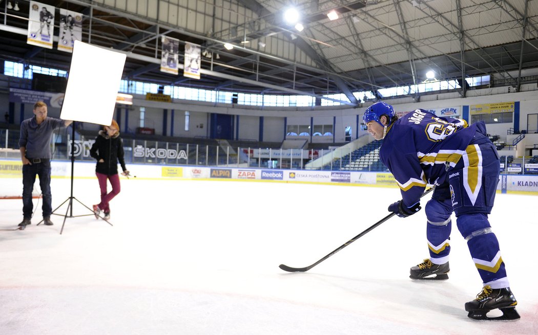 Hokejový útočník Dallasu Jaromír Jágr v další z póz pro fotografa