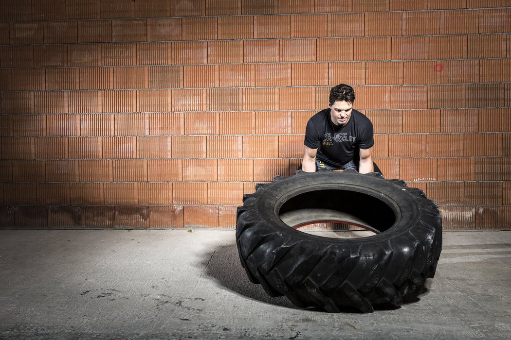 Jágr při extrémním tréninku zvedal i pneumatiku těžkou 70 kilogramů