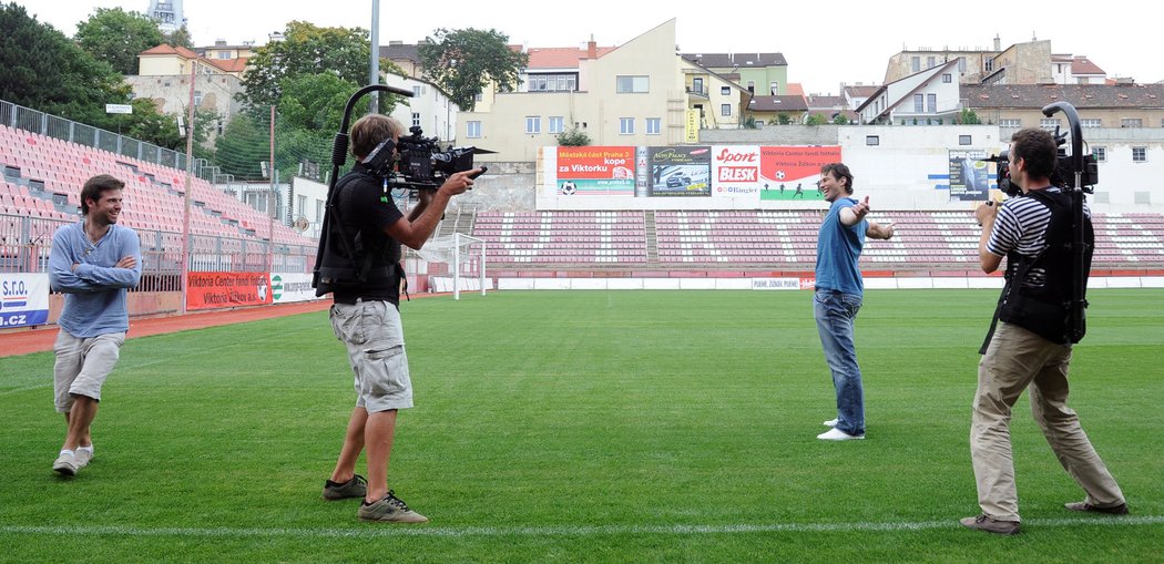 Žižkovský stadion navštívil velevážený host. Jaromír Jágr však měl pracovní úkoly – natáčel reklamu
