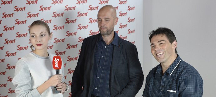 Jaromír Jágr, šéfredaktor Sportu Lukáš Tomek a Jágrova neteř Pavlína