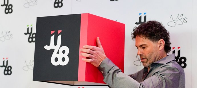 Jaromír Jágr při představení své značky JJ68 odhaluje produkty, která sám používá