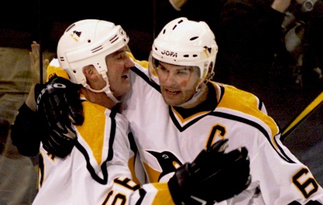 Jaromir Jagr celebrates with Mario Lemieux