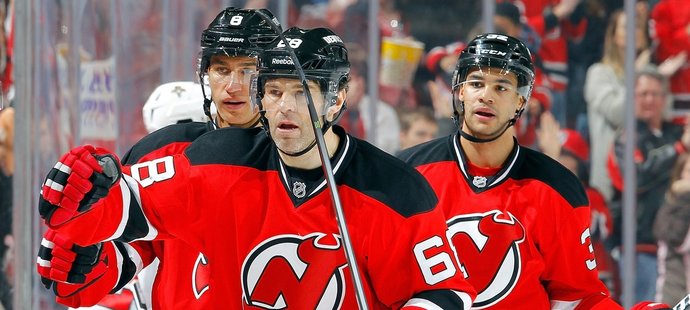 Jaromír Jágr dal Floridě svůj 715. gól v NHL. V historické tabulce střelců NHL ztrácí na pátého Phila Esposita už jen dvě branky