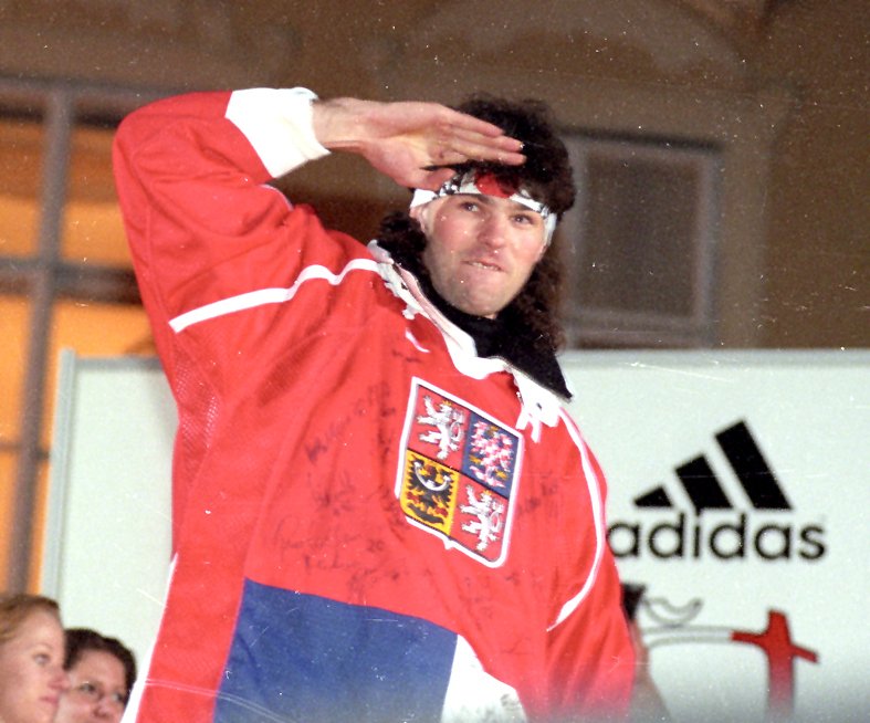 1998, NAGANO - Historický triumf na olympiádě v Naganu byl pro Jágra balzámem na duši, předtím v reprezentaci žádnou slast neprožil...  Hvězdný útočník prožil nejkrásnější chvíle při čtvrtfi nále s Amerikou, které rozhodnul vítězným gólem.