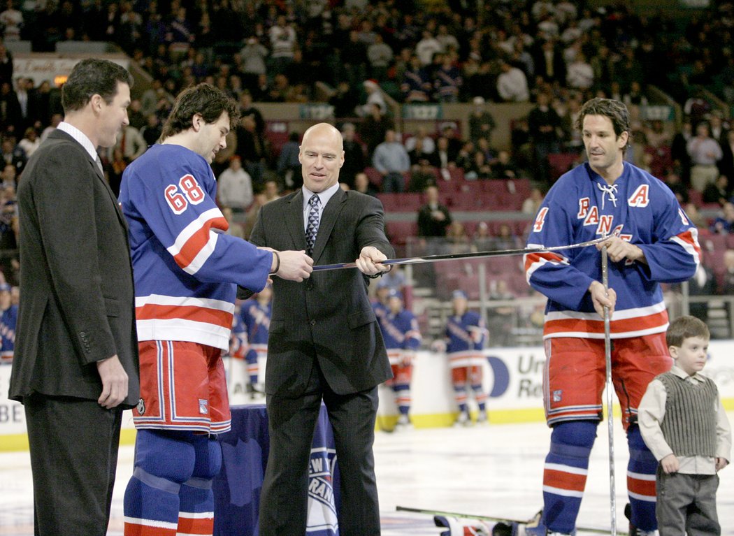 2006, NEJLEPŠÍ EVROPAN - V listopadu roku 2006, když hrával za Rangers, v zápase v Pittsburghu zaznamenal dva body (1+1) a nesmazatelně se zapsal do zámořských kronik. Stal se nejproduktivnějším Evropanem v historii NHL, překonal legendárního Stana Mikitu.