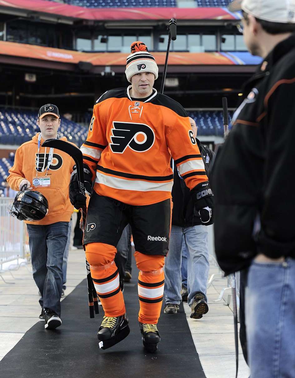 2011, NÁVRAT DO NHL - Po třech letech strávených v Omsku se rozhodl: Jdu znovu do zámoří!  Vybral si nabídku Philadelphie a prožívá povedený comeback.  V mužstvu si skvěle rozumí především s centrem Claudem Girouxem. Cíl je jasný: Stanley Cup!