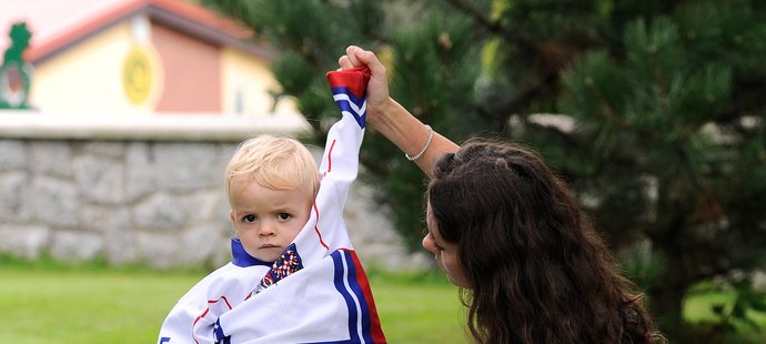 Lucie Marková se synem Honzíkem rok po tragické nehodě letadla v Jaroslavli