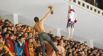 Hokej v Orlové skončil násilnostmi a zatýkáním