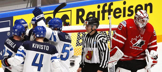 Hokejisté Finska na MS překvapivě jasně přehráli Kanadu a vyhráli skupinu B