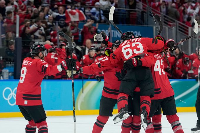Kanada - Finsko 3:2. Favorit otočil v poslední minutě, rozhodující gól se zkoumal Kanada - Finsko 3:2. Favorit otočil v poslední minutě, rozhodující gól se zkoumal