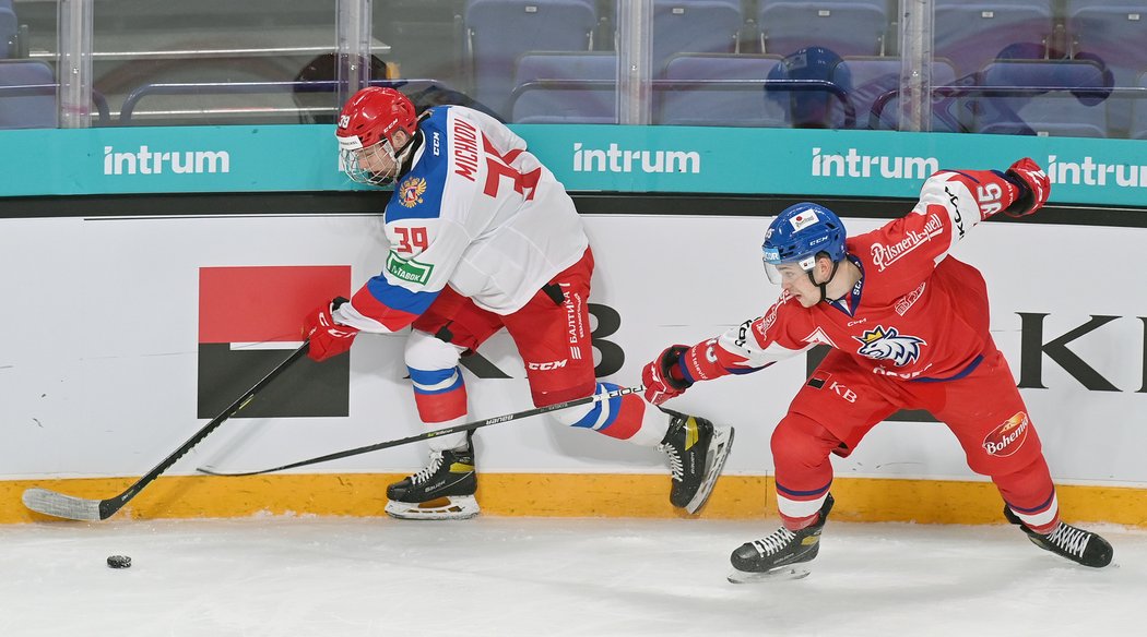 Matěj Blümel stíhá ruský talent Matveie Mičkova