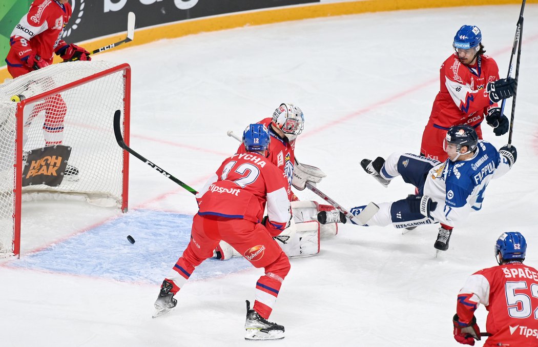 Štěpán Lukeš debutoval ve druhé třetině, dostal jediný gól