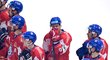 Zklamaní čeští hokejisté po porážce se Švýcarskem (2:3p)