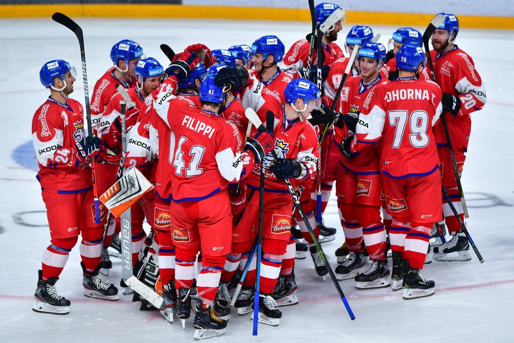 Radost českých hokejistů po výhře nad Finskem