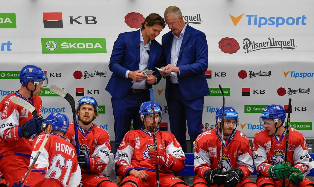 Martin Erat a Kari Jalonen na střídačce národního týmu