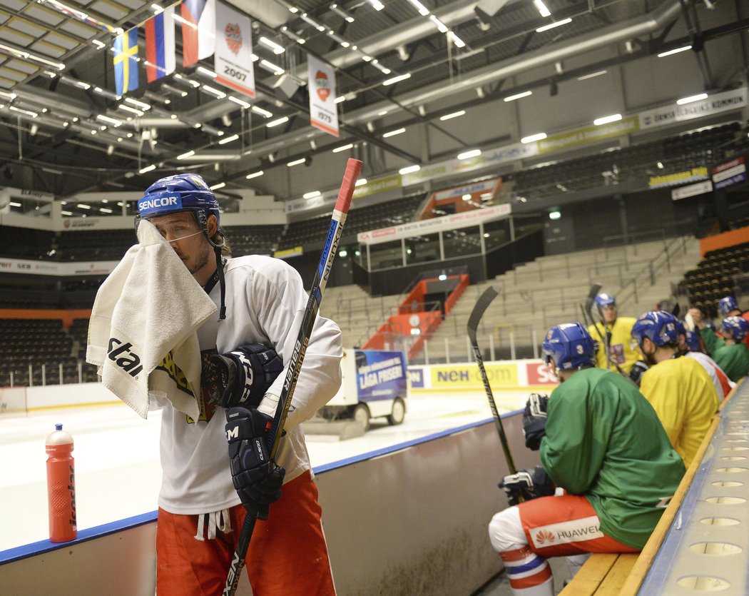 Čeští hokejisté na tréninku před prvním zápasem na Karjale