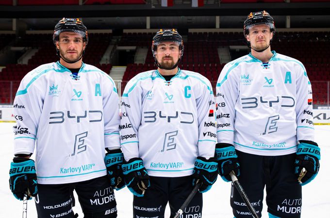 Vary svými sponzory rozbouřily diskuzi. NHL učí, jak na to. Peníze neznamenají cirkus Vary svými sponzory rozbouřily diskuzi. NHL učí, jak na to. Peníze neznamenají cirkus