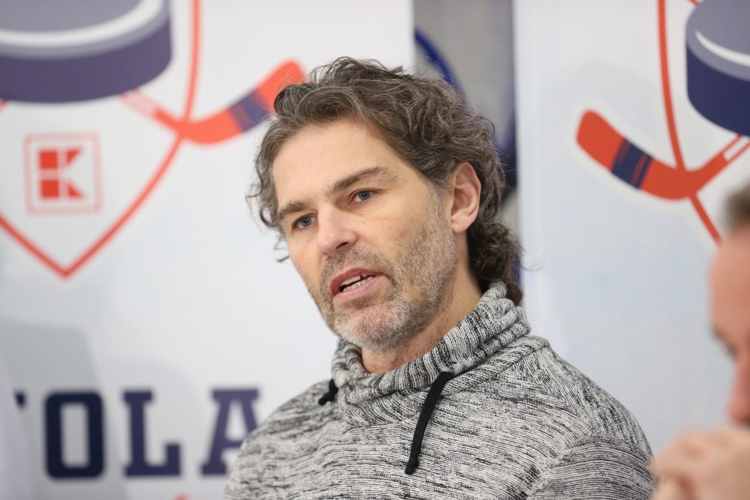Jaromír Jágr na tiskové konferenci k hokejové škole