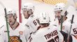 Gólová radost hokejistů Amuru Chabarovsk, mezi kterými se radují i čeští útočníci Radan Lenc (vlevo) a David Tomášek