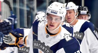 Nestrašil v KHL dál září. Sedlák vstřelil gól a na dva další přihrál