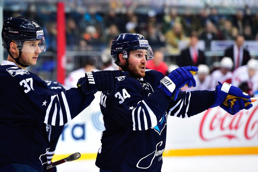 James Wisniewski odehrál v KHL 16 utkání