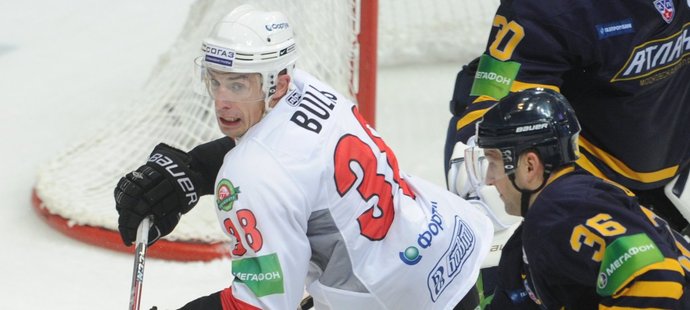 Útočník Atlantu Mytišči Jan Bulis zaznamenal v utkání KHL gól a asistenci
