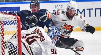 Jordán v KHL skóroval o mantinel, Langhamer vychytal čisté konto