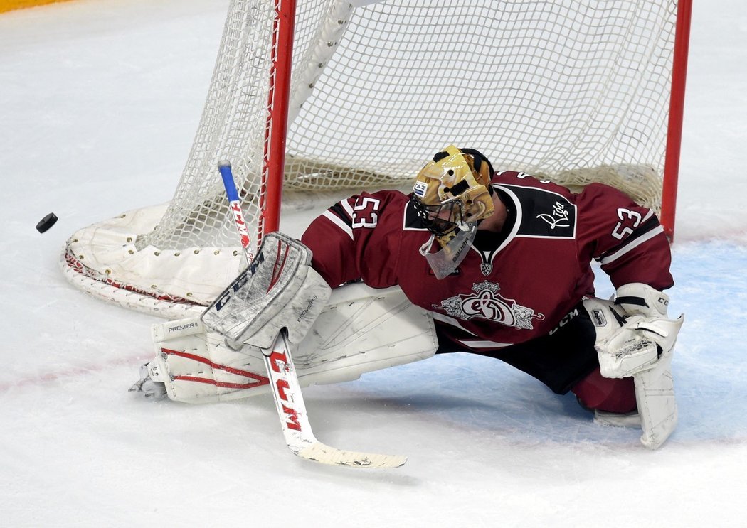 Alexander Salák chytil v KHL formu! Po čistém kontu proti Čeljabinsku vychytal Dinamu Riga další výhru na ledě Dinama Minsk