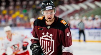 Ostuda v KHL! Kanaďan v šatně ukradl hokejku ruské hvězdě, dostal padáka