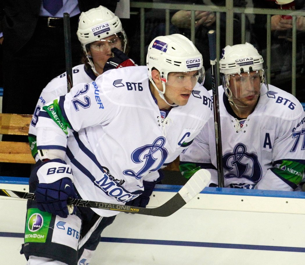 Hokejový útočník Alexander Ovečkin byl hvězdou sobotního zápasu KHL, vstřelil tři branky Dynama a pomohl mu k výhře 4:2 v Doněcku