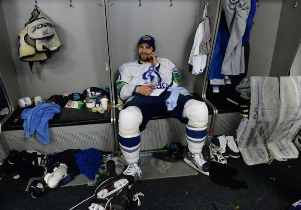 Takhle slavil Dominik Graňák jeden ze svých titulů KHL Takhle slavil Dominik Graňák jeden ze svých titulů KHL