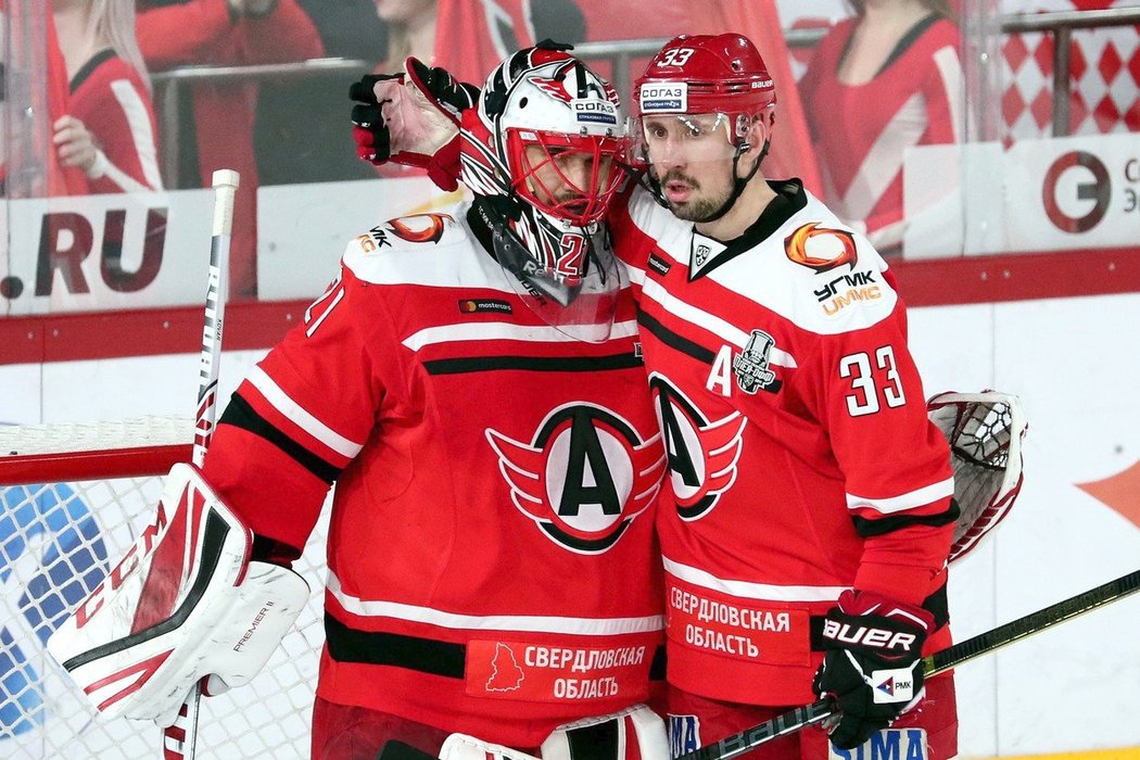 Český brankář Jakub Kovář s Jekatěrinburgem postoupil v nejkratším možném termínu do čtvrtfinále play off Kontinentální hokejové ligy