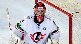 Brankář Kovář přihrál v KHL na gól. Sám jich ale dostal pět