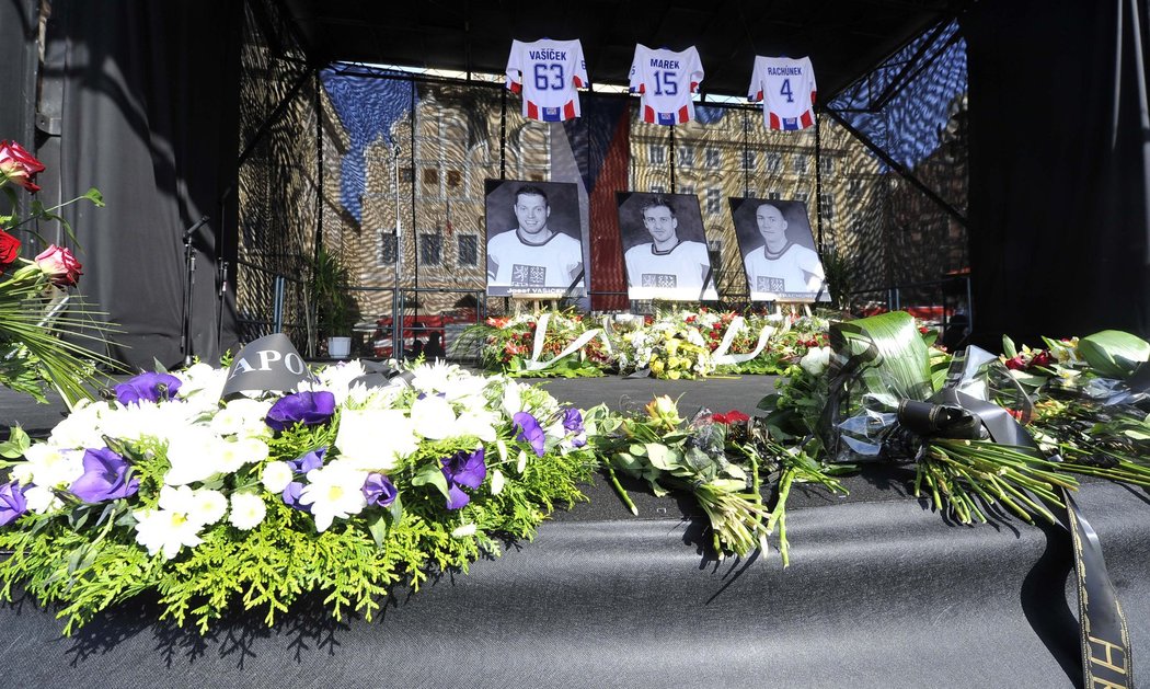 Poslední rozloučení pro fanoušky s tragicky zesnulými hokejisty na Staroměstském náměstí