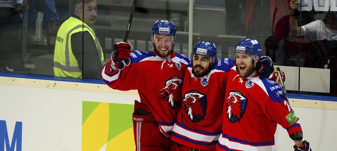Dramatickou koncovku třetího zápasu finále KHL mezi Lvem a Magnitogorskem rozhodl v čase 59:36 Justin Azevedo