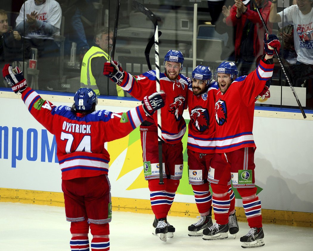 Hokejisté Lva Praha porazili ve třetím finálovém utkání play off Kontinentální ligy Magnitogorsk 3:2 a ujali se vedení v sérii 2:1