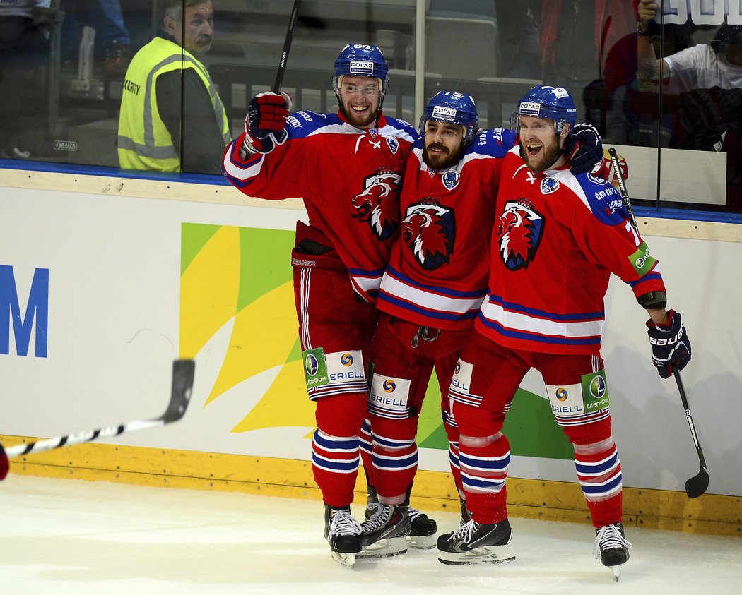 Dramatickou koncovku třetího zápasu finále KHL mezi Lvem a Magnitogorskem rozhodl v čase 59:36 Justin Azevedo