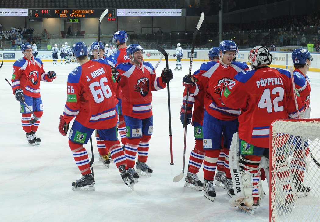 Hokejisté Lva se radují z vítězství nad Chabarovskem