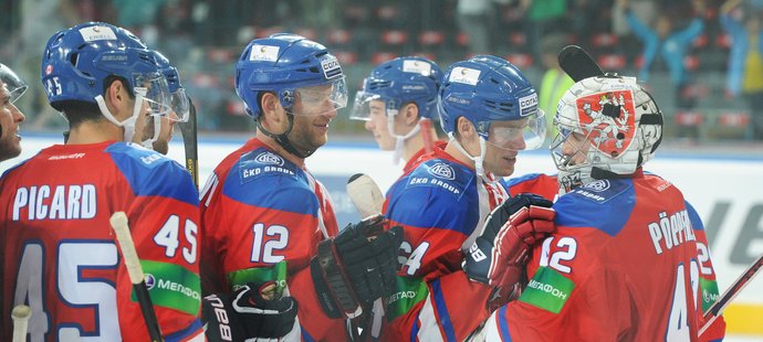 Lev Praha ze tří duelů na hřištích soupeřů vytěžil osm bodů a kraluje Západní konferenci KHL