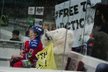Ondřej Němec z pražského Lva si v zápase s Omskem poseděl na trestné lavici chvíli i s ledním medvědem. Ten tam protestoval proti plánům Gazpromu na těžbu ropy v Arktidě a zadržení třicítky aktivistů Greenpeace