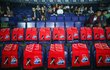 44 sedadel na každém stadionu, kde se v pátek hrála KHL, obsadily šály připomínající leteckou tragédii Lokomotivu Jaroslavl