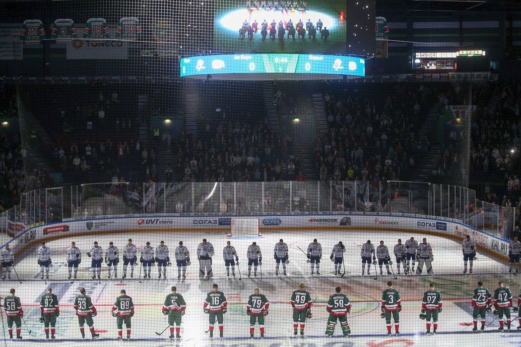 Všechny zápasy KHL hrané v pátek 7. září začaly minutou ticha a vzpomínkovým videem na Lokomotiv Jaroslavl