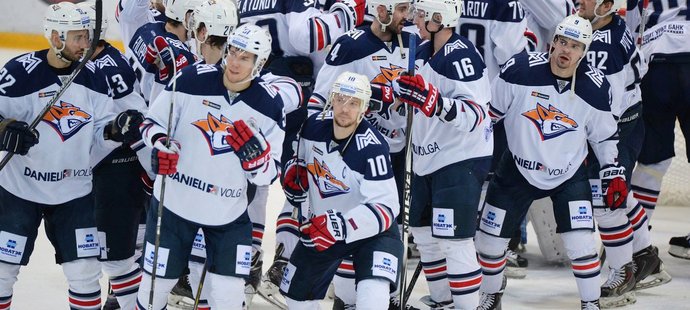 Hokejisté Magnitogorsku oslavují výhru