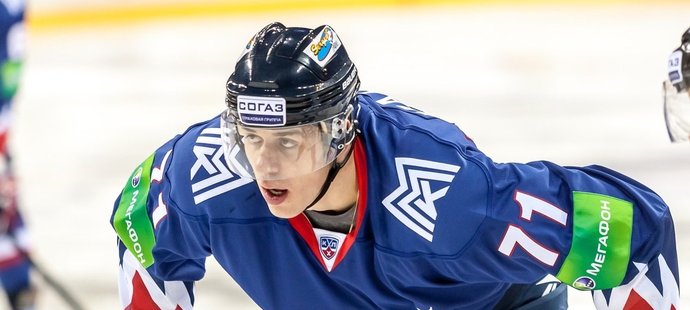 Jevgenij Malkin si připsal první gól v KHL v utkání se Lvem Praha, překonal Tomáše Pöpperleho