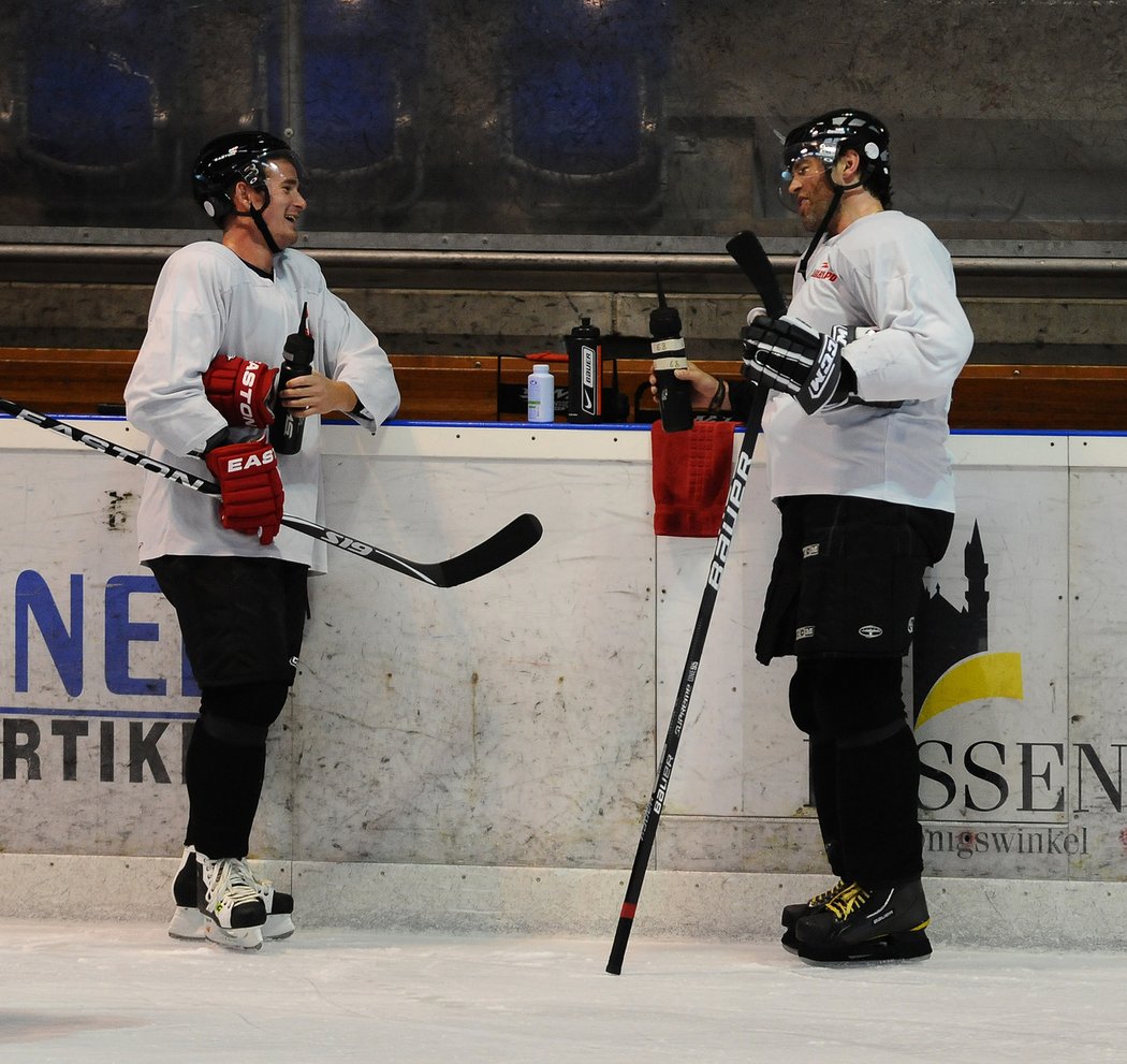 Jagr with one of the biggest Czech talents Roman Cervenka.