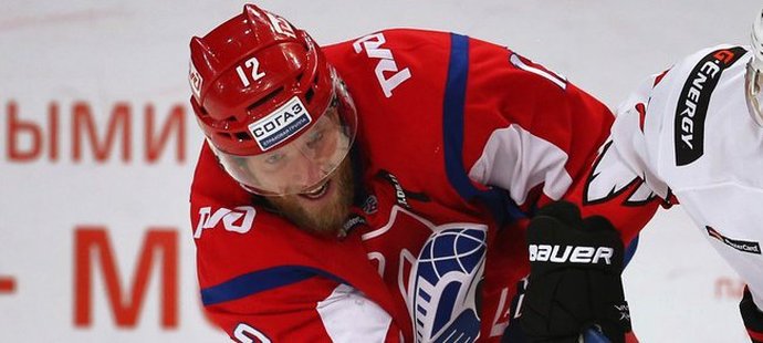 Jiří Novotný rozhodl gólem v prodloužení o úvodní výhře Jaroslavle v play off KHL