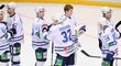 Ruský útočník Alexandr Ovečkin byl hvězdou zápasu KHL. Jediným gólem rozhodl o výhře Dynama Moskva nad pražským Lvem. Po utkání se radoval z výhry se svými spoluhráči.