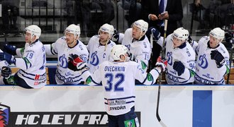 Ovečkin zkrotil před rekordní návštěvou KHL gólem pražského Lva